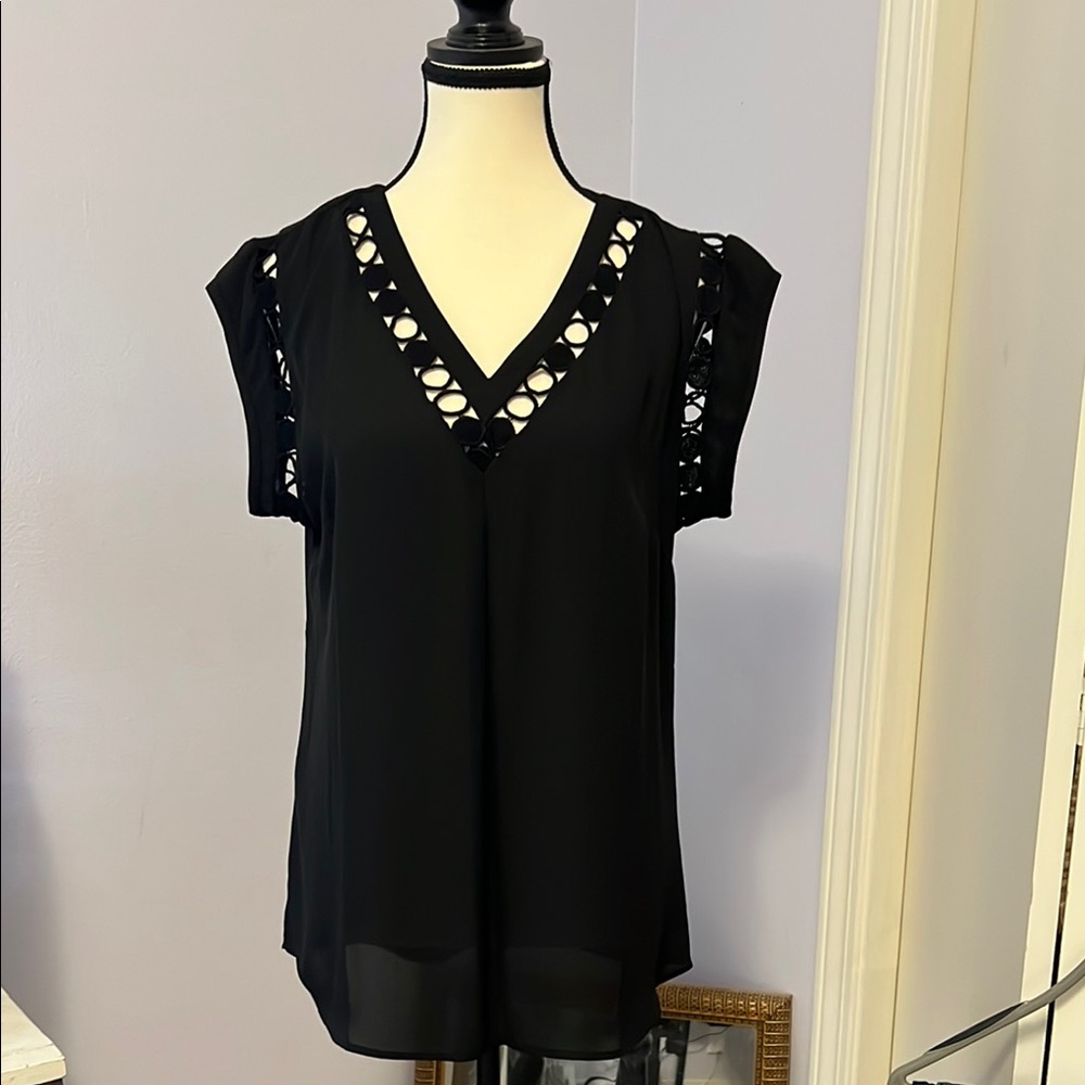 Daniel Rainn Kabari Cutout Detail Blouse 🤩
